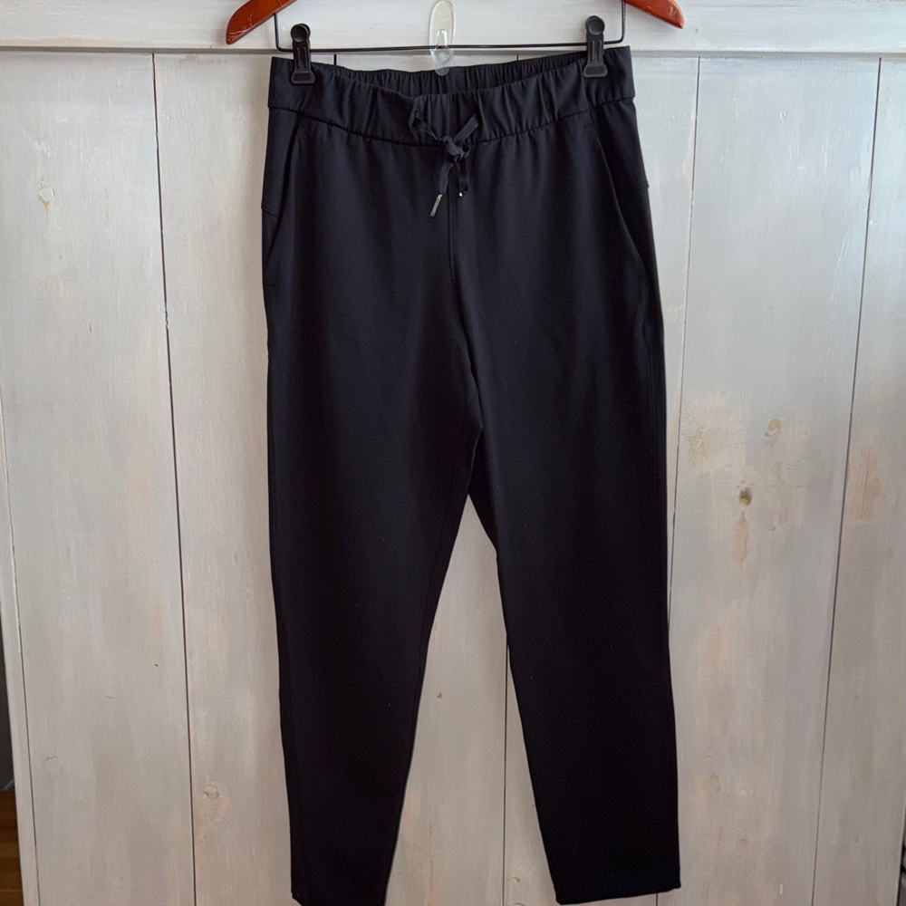 Lululemon On the Fly pants - size 6